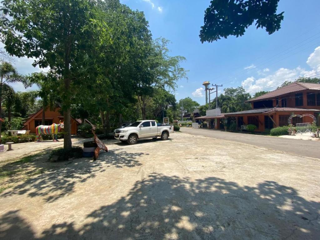 OYO 966 Boss Khaoyai Hotel Ban Bung Toei Bagian luar foto