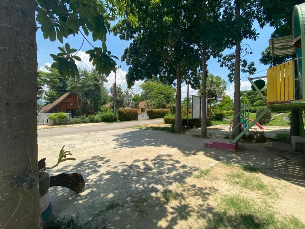 OYO 966 Boss Khaoyai Hotel Ban Bung Toei Bagian luar foto